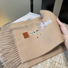 🆕 【▪Loewe · 罗意威难得一见的温柔配色,低调又不失优雅❗】重点推荐❗双面配色,一条围巾两种风格搭配,高级舒 🆕 【▪Loewe · 罗意威难得一见的温柔配色,低调又不失优雅❗】重点推荐❗双面配色,一条围巾两种风格搭配,高级舒