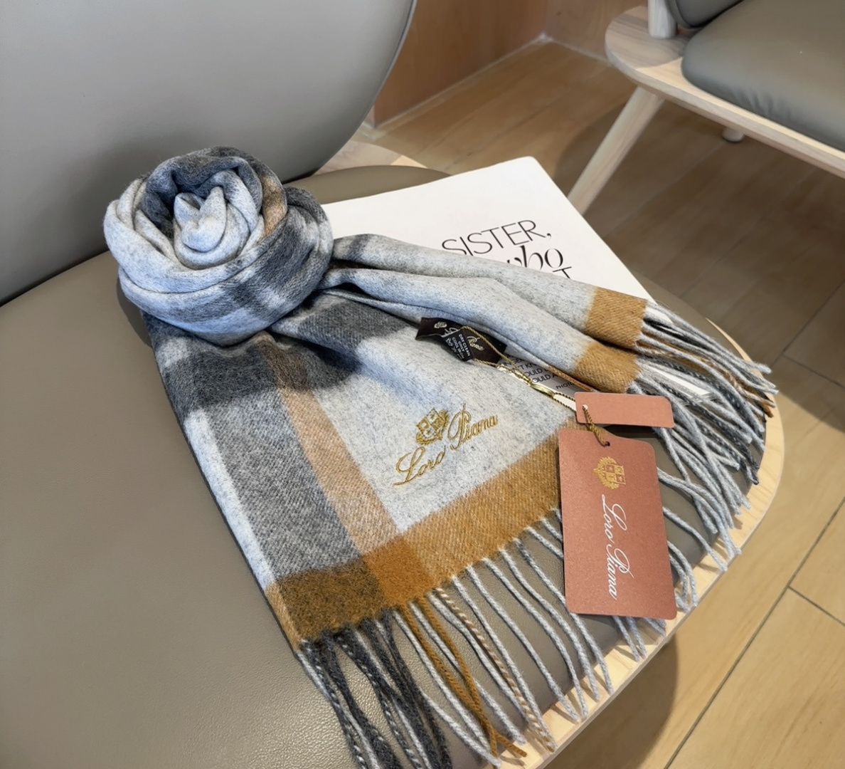 🆕  🆕Loro 🆕 Piana · 【贸易公司尾单，极品山羊绒围巾披肩】送人自留都太高大上了😍重磅上新，爆款爆款，渠道