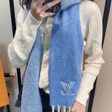 🆕 Lv超美新款马海毛围巾!超级推荐入手!】质感好货!主打的马海毛围巾~据说超难买哦!!打了好多次版!终于出货 最接 🆕 Lv超美新款马海毛围巾!超级推荐入手!】质感好货!主打的马海毛围巾~据说超难买哦!!打了好多次版!终于出货 最接