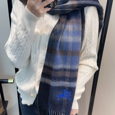 🆕 Burberry · 巴宝莉围巾❗️好看的要疯掉了,太有型太有魅力了❗️❗️非常斯文时尚的秋冬单品!真的很喜欢,非 🆕 Burberry · 巴宝莉围巾❗️好看的要疯掉了,太有型太有魅力了❗️❗️非常斯文时尚的秋冬单品!真的很喜欢,非