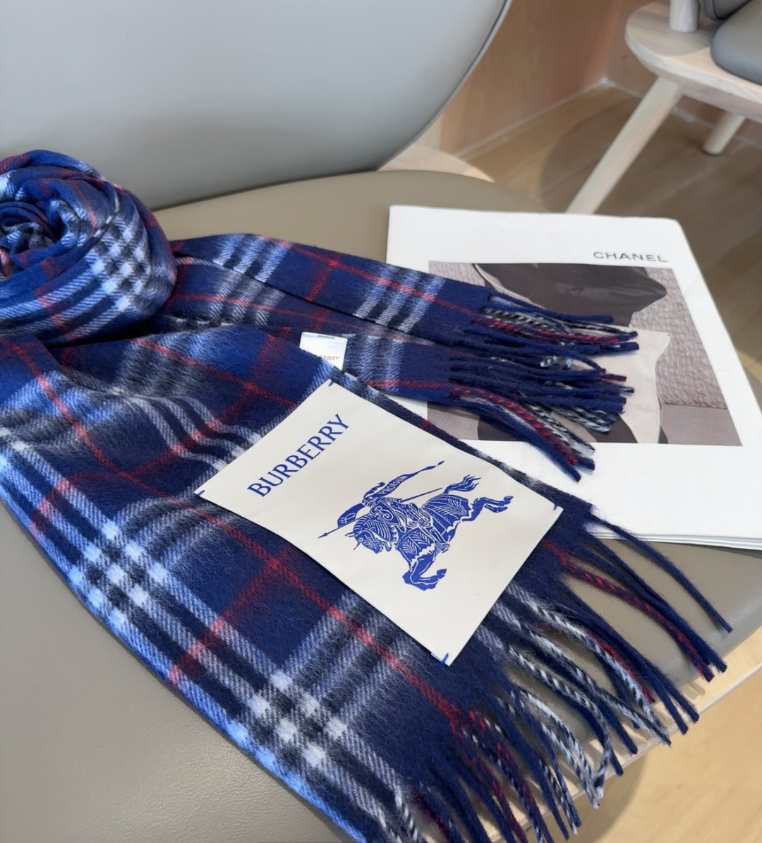 🆕  Burberry · 巴宝莉围巾❗️好看的要疯掉了，太有型太有魅力了❗️❗️非常斯文时尚的秋冬单品！真的很喜欢，非