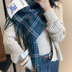 🆕 Burberry · 巴宝莉围巾❗️好看的要疯掉了,太有型太有魅力了❗️❗️非常斯文时尚的秋冬单品!真的很喜欢,非 🆕 Burberry · 巴宝莉围巾❗️好看的要疯掉了,太有型太有魅力了❗️❗️非常斯文时尚的秋冬单品!真的很喜欢,非