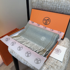 🆕 。年Hermes · 爱马仕,难得一见的温柔配色,低调又不失优雅❗️】重点推荐❗️双边配色,一条围巾两种风格搭配, 🆕 。年Hermes · 爱马仕,难得一见的温柔配色,低调又不失优雅❗️】重点推荐❗️双边配色,一条围巾两种风格搭配,