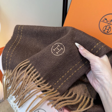 🆕 。年Hermes · 爱马仕,难得一见的温柔配色,低调又不失优雅❗️】重点推荐❗️双边配色,一条围巾两种风格搭配, 🆕 。年Hermes · 爱马仕,难得一见的温柔配色,低调又不失优雅❗️】重点推荐❗️双边配色,一条围巾两种风格搭配,