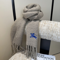 巴宝莉超美新款马海毛围巾!超级推荐入手!】质感好货!主打的马海毛围巾~据说超难买哦!!打了好多次版!终于出货 最接近原 巴宝莉超美新款马海毛围巾!超级推荐入手!】质感好货!主打的马海毛围巾~据说超难买哦!!打了好多次版!终于出货 最接近原
