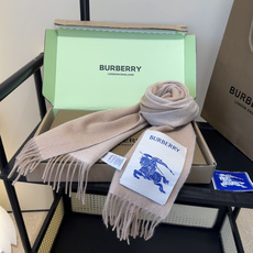 Burberry · 巴宝莉围巾❗️好看的要疯掉了,太有型太有魅力了❗️❗️非常斯文时尚的秋冬单品!真的很喜欢,非常Cl Burberry · 巴宝莉围巾❗️好看的要疯掉了,太有型太有魅力了❗️❗️非常斯文时尚的秋冬单品!真的很喜欢,非常Cl
