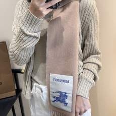 Burberry · 巴宝莉围巾❗️好看的要疯掉了,太有型太有魅力了❗️❗️非常斯文时尚的秋冬单品!真的很喜欢,非常Cl Burberry · 巴宝莉围巾❗️好看的要疯掉了,太有型太有魅力了❗️❗️非常斯文时尚的秋冬单品!真的很喜欢,非常Cl