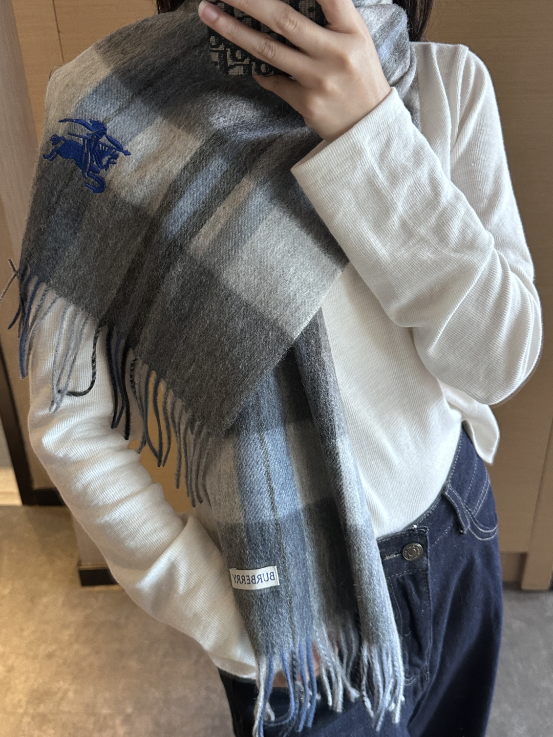 Burberry · 巴宝莉格子围巾❗️好看的要疯掉了，太有型太有魅力了❗️❗️非常斯文时尚的秋冬单品！真的很喜欢，非常