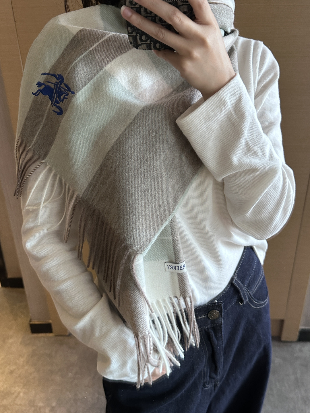 Burberry · 巴宝莉格子围巾❗️好看的要疯掉了，太有型太有魅力了❗️❗️非常斯文时尚的秋冬单品！真的很喜欢，非常