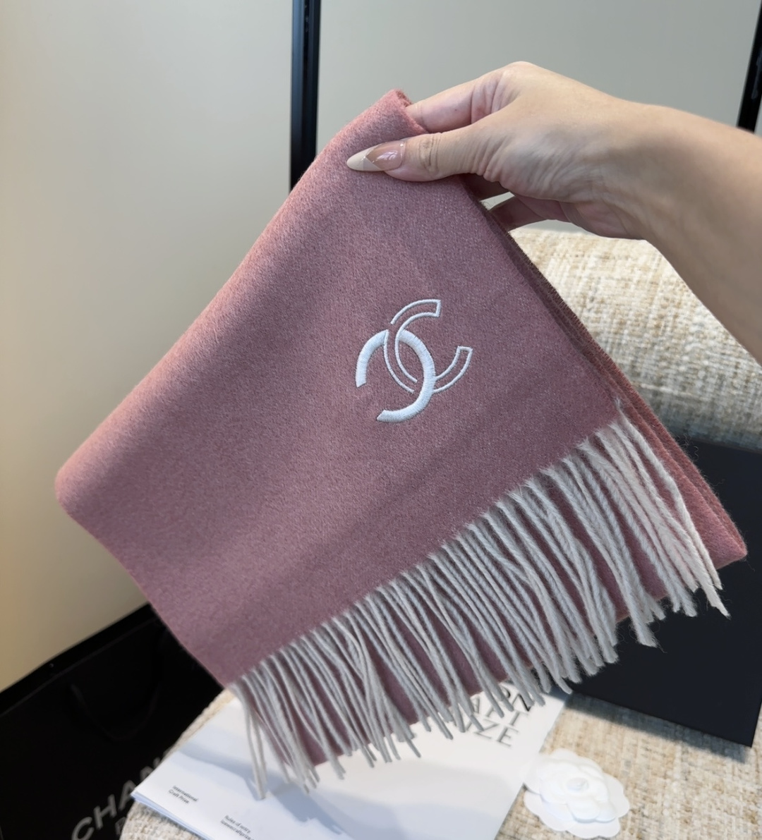 【▪Chanel · 香奈儿难得一见的温柔配色，超级迷恋❗️气质低调恬静又不失优雅❗️】重点推荐❗️高级舒适时髦气质，简