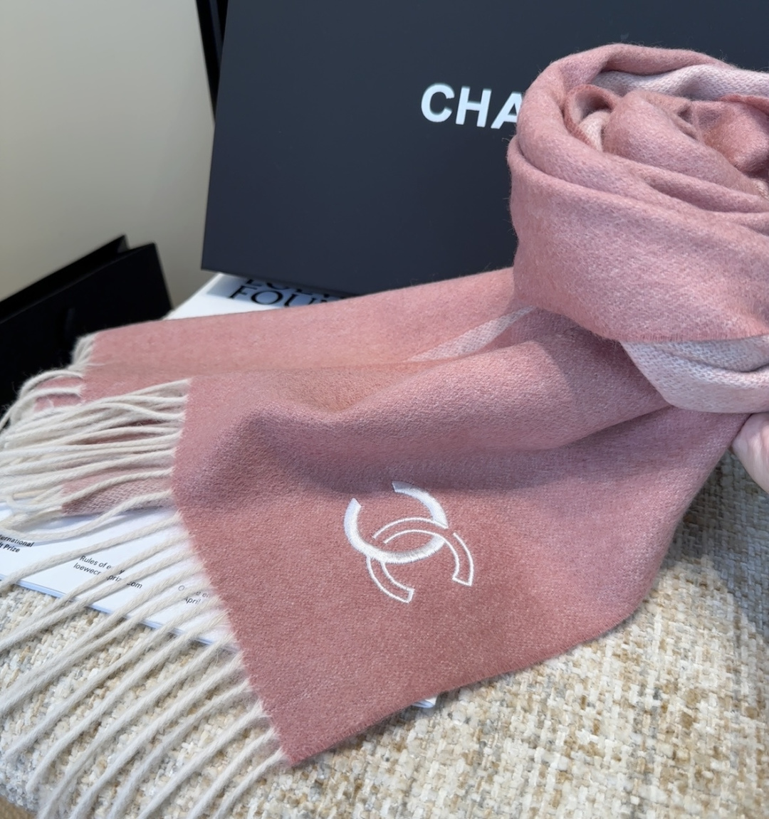 【▪Chanel · 香奈儿难得一见的温柔配色，超级迷恋❗️气质低调恬静又不失优雅❗️】重点推荐❗️高级舒适时髦气质，简