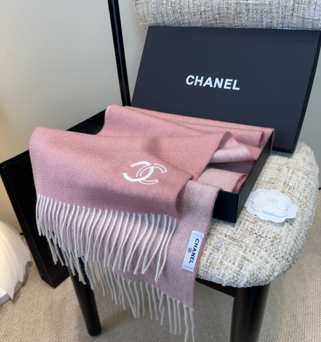 【▪Chanel · 香奈儿难得一见的温柔配色，超级迷恋❗️气质低调恬静又不失优雅❗️】重点推荐❗️高级舒适时髦气质，简