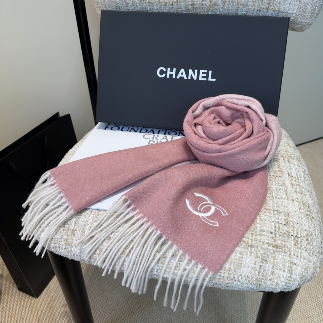 【▪Chanel · 香奈儿难得一见的温柔配色，超级迷恋❗️气质低调恬静又不失优雅❗️】重点推荐❗️高级舒适时髦气质，简