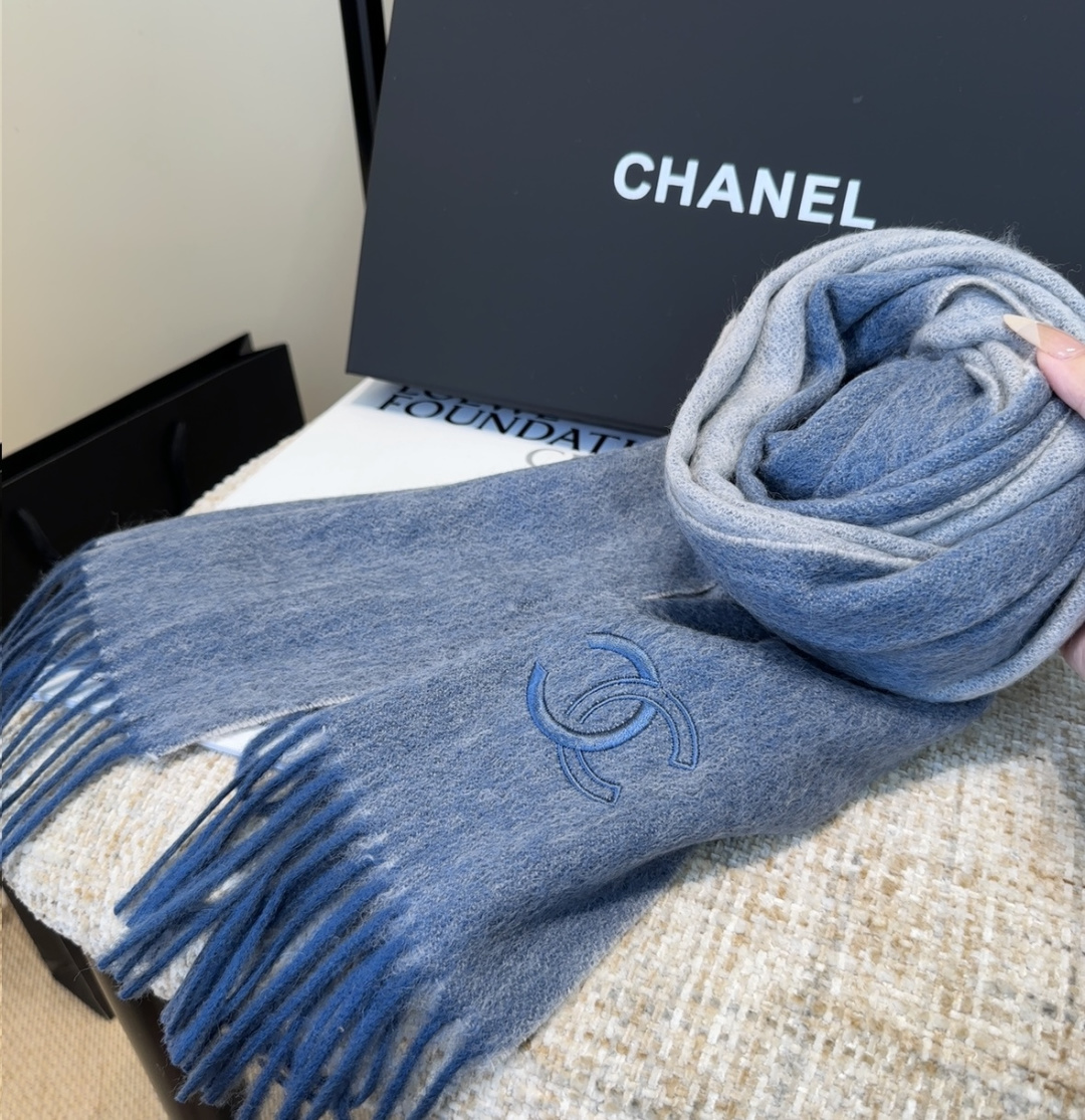 【▪Chanel · 香奈儿难得一见的温柔配色，超级迷恋❗️气质低调恬静又不失优雅❗️】重点推荐❗️高级舒适时髦气质，简