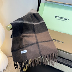 Burberry · 巴宝莉围巾❗️好看的要疯掉了,太有型太有魅力了❗️❗️非常斯文时尚的秋冬单品!真的很喜欢,非常Cl Burberry · 巴宝莉围巾❗️好看的要疯掉了,太有型太有魅力了❗️❗️非常斯文时尚的秋冬单品!真的很喜欢,非常Cl