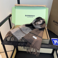 Burberry · 巴宝莉围巾❗️好看的要疯掉了,太有型太有魅力了❗️❗️非常斯文时尚的秋冬单品!真的很喜欢,非常Cl Burberry · 巴宝莉围巾❗️好看的要疯掉了,太有型太有魅力了❗️❗️非常斯文时尚的秋冬单品!真的很喜欢,非常Cl