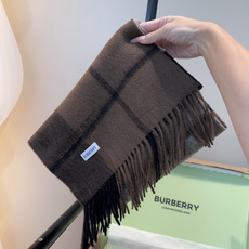 Burberry · 巴宝莉围巾❗️好看的要疯掉了,太有型太有魅力了❗️❗️非常斯文时尚的秋冬单品!真的很喜欢,非常Cl Burberry · 巴宝莉围巾❗️好看的要疯掉了,太有型太有魅力了❗️❗️非常斯文时尚的秋冬单品!真的很喜欢,非常Cl