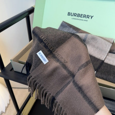 Burberry · 巴宝莉围巾❗️好看的要疯掉了,太有型太有魅力了❗️❗️非常斯文时尚的秋冬单品!真的很喜欢,非常Cl Burberry · 巴宝莉围巾❗️好看的要疯掉了,太有型太有魅力了❗️❗️非常斯文时尚的秋冬单品!真的很喜欢,非常Cl
