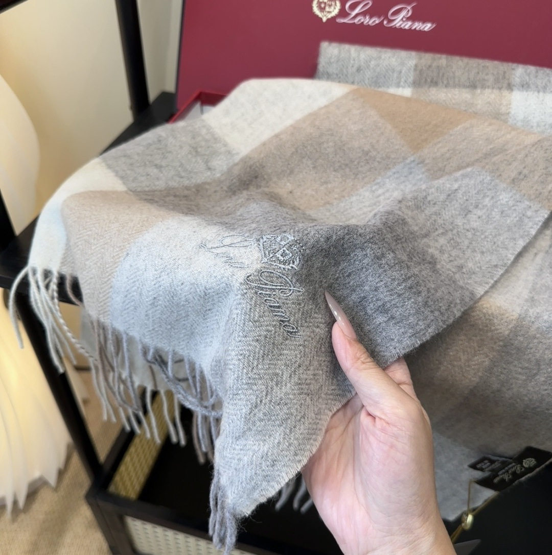 🆕Loro Piana · 【贸易公司尾单，极品山羊绒围巾披肩】送人自留都太高大上了😍重磅上新，爆款爆款，渠道极品硬货～