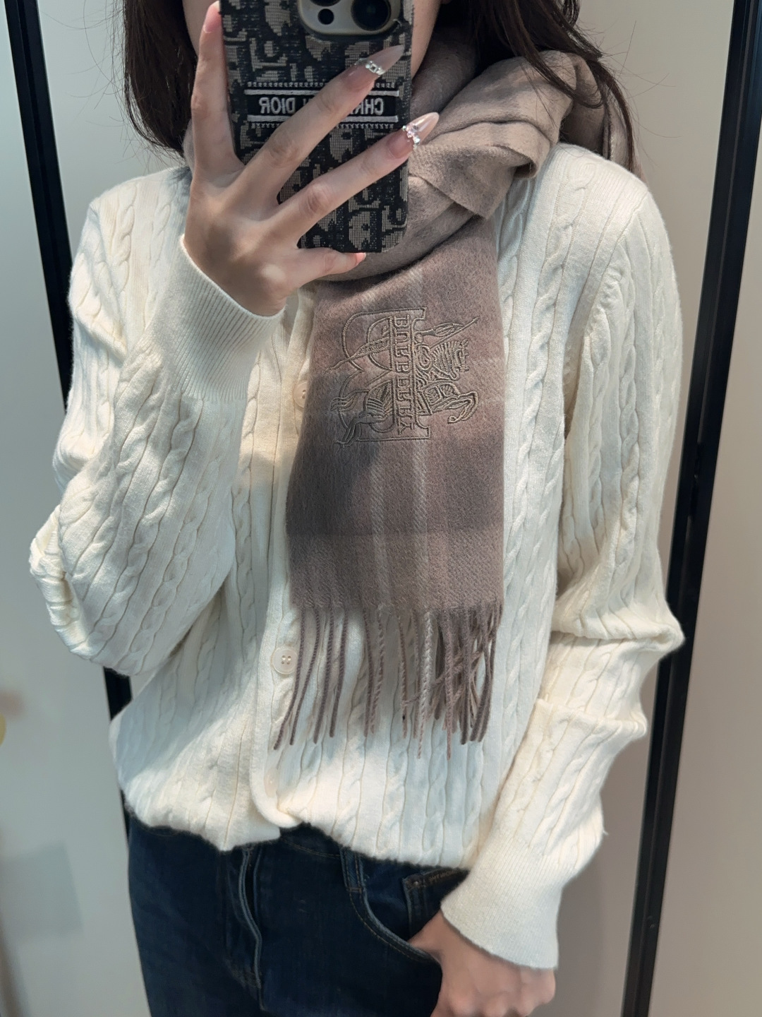 Burberry · 巴宝莉围巾❗️好看的要疯掉了，太有型太有魅力了❗️❗️非常斯文时尚的秋冬单品！真的很喜欢，非常Cl