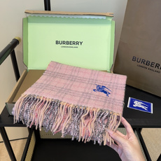 Burberry · 巴宝莉格子围巾❗️好看的要疯掉了,太有型太有魅力了❗️❗️非常斯文时尚的秋冬单品!真的很喜欢,非常 Burberry · 巴宝莉格子围巾❗️好看的要疯掉了,太有型太有魅力了❗️❗️非常斯文时尚的秋冬单品!真的很喜欢,非常