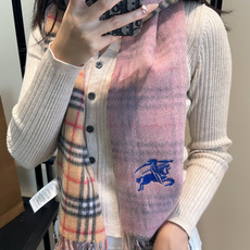 Burberry · 巴宝莉格子围巾❗️好看的要疯掉了,太有型太有魅力了❗️❗️非常斯文时尚的秋冬单品!真的很喜欢,非常 Burberry · 巴宝莉格子围巾❗️好看的要疯掉了,太有型太有魅力了❗️❗️非常斯文时尚的秋冬单品!真的很喜欢,非常