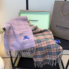Burberry · 巴宝莉格子围巾❗️好看的要疯掉了,太有型太有魅力了❗️❗️非常斯文时尚的秋冬单品!真的很喜欢,非常 Burberry · 巴宝莉格子围巾❗️好看的要疯掉了,太有型太有魅力了❗️❗️非常斯文时尚的秋冬单品!真的很喜欢,非常