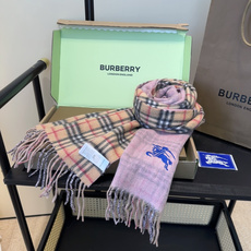 Burberry · 巴宝莉格子围巾❗️好看的要疯掉了,太有型太有魅力了❗️❗️非常斯文时尚的秋冬单品!真的很喜欢,非常 Burberry · 巴宝莉格子围巾❗️好看的要疯掉了,太有型太有魅力了❗️❗️非常斯文时尚的秋冬单品!真的很喜欢,非常