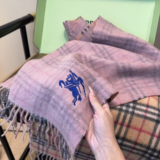 Burberry · 巴宝莉格子围巾❗️好看的要疯掉了,太有型太有魅力了❗️❗️非常斯文时尚的秋冬单品!真的很喜欢,非常 Burberry · 巴宝莉格子围巾❗️好看的要疯掉了,太有型太有魅力了❗️❗️非常斯文时尚的秋冬单品!真的很喜欢,非常