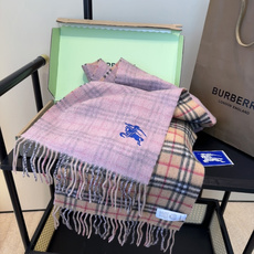 Burberry · 巴宝莉格子围巾❗️好看的要疯掉了,太有型太有魅力了❗️❗️非常斯文时尚的秋冬单品!真的很喜欢,非常 Burberry · 巴宝莉格子围巾❗️好看的要疯掉了,太有型太有魅力了❗️❗️非常斯文时尚的秋冬单品!真的很喜欢,非常