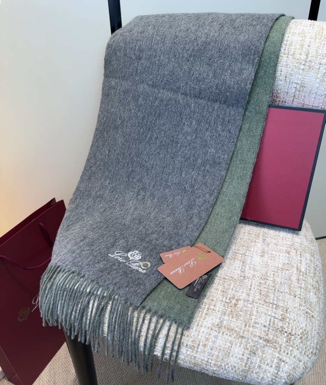 🆕Loro Piana · 【贸易公司尾单，极品山羊绒围巾披肩】送人自留都太高大上了😍重磅上新，爆款爆款，渠道极品硬货～