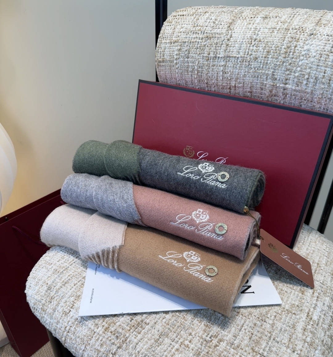🆕Loro Piana · 【贸易公司尾单，极品山羊绒围巾披肩】送人自留都太高大上了😍重磅上新，爆款爆款，渠道极品硬货～