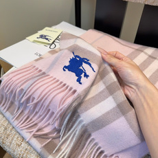 Burberry · 巴宝莉围巾❗️好看的要疯掉了,太有型太有魅力了❗️❗️非常斯文时尚的秋冬单品!真的很喜欢,非常Cl Burberry · 巴宝莉围巾❗️好看的要疯掉了,太有型太有魅力了❗️❗️非常斯文时尚的秋冬单品!真的很喜欢,非常Cl