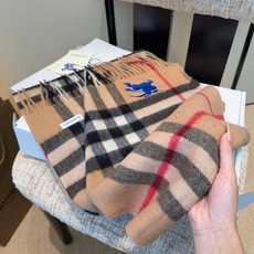 Burberry · 巴宝莉围巾❗️好看的要疯掉了,太有型太有魅力了❗️❗️非常斯文时尚的秋冬单品!真的很喜欢,非常Cl Burberry · 巴宝莉围巾❗️好看的要疯掉了,太有型太有魅力了❗️❗️非常斯文时尚的秋冬单品!真的很喜欢,非常Cl