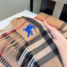 Burberry · 巴宝莉围巾❗️好看的要疯掉了,太有型太有魅力了❗️❗️非常斯文时尚的秋冬单品!真的很喜欢,非常Cl Burberry · 巴宝莉围巾❗️好看的要疯掉了,太有型太有魅力了❗️❗️非常斯文时尚的秋冬单品!真的很喜欢,非常Cl