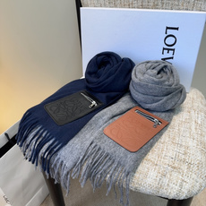 【▪Loewe · 罗意威难得一见的温柔配色,低调又不失优雅❗】重点推荐❗双面配色,一条围巾两种风格搭配,高级舒适时髦气 【▪Loewe · 罗意威难得一见的温柔配色,低调又不失优雅❗】重点推荐❗双面配色,一条围巾两种风格搭配,高级舒适时髦气