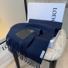 【▪Loewe · 罗意威难得一见的温柔配色,低调又不失优雅❗】重点推荐❗双面配色,一条围巾两种风格搭配,高级舒适时髦气 【▪Loewe · 罗意威难得一见的温柔配色,低调又不失优雅❗】重点推荐❗双面配色,一条围巾两种风格搭配,高级舒适时髦气