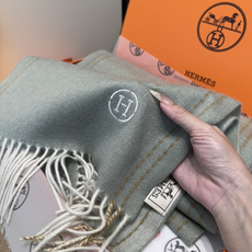 年Hermes · 爱马仕,难得一见的温柔配色,低调又不失优雅❗️】重点推荐❗️双边配色,一条围巾两种风格搭配,高级舒适 年Hermes · 爱马仕,难得一见的温柔配色,低调又不失优雅❗️】重点推荐❗️双边配色,一条围巾两种风格搭配,高级舒适