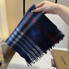 Burberry · 巴宝莉格子围巾❗️好看的要疯掉了,太有型太有魅力了❗️❗️非常斯文时尚的秋冬单品!真的很喜欢,非常 Burberry · 巴宝莉格子围巾❗️好看的要疯掉了,太有型太有魅力了❗️❗️非常斯文时尚的秋冬单品!真的很喜欢,非常