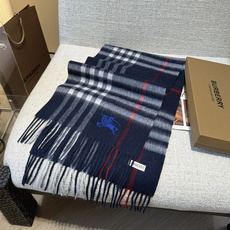 Burberry · 巴宝莉格子围巾❗️好看的要疯掉了,太有型太有魅力了❗️❗️非常斯文时尚的秋冬单品!真的很喜欢,非常 Burberry · 巴宝莉格子围巾❗️好看的要疯掉了,太有型太有魅力了❗️❗️非常斯文时尚的秋冬单品!真的很喜欢,非常
