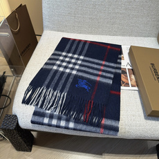 Burberry · 巴宝莉格子围巾❗️好看的要疯掉了,太有型太有魅力了❗️❗️非常斯文时尚的秋冬单品!真的很喜欢,非常 Burberry · 巴宝莉格子围巾❗️好看的要疯掉了,太有型太有魅力了❗️❗️非常斯文时尚的秋冬单品!真的很喜欢,非常