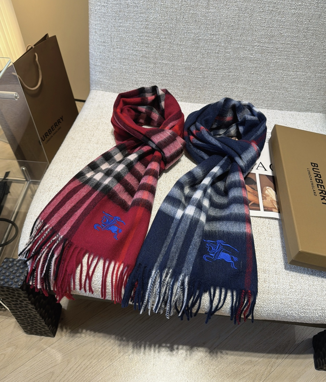 Burberry · 巴宝莉格子围巾❗️好看的要疯掉了，太有型太有魅力了❗️❗️非常斯文时尚的秋冬单品！真的很喜欢，非常