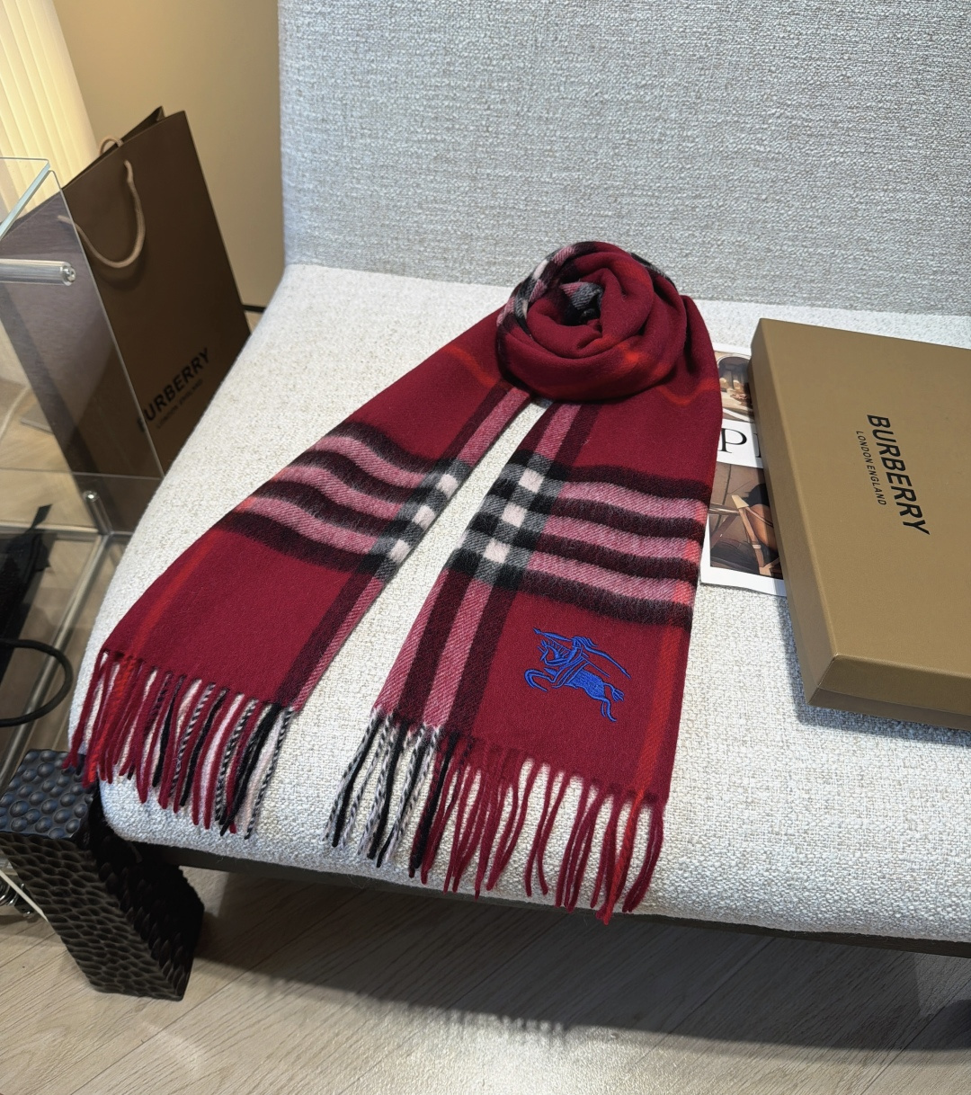 Burberry · 巴宝莉格子围巾❗️好看的要疯掉了，太有型太有魅力了❗️❗️非常斯文时尚的秋冬单品！真的很喜欢，非常
