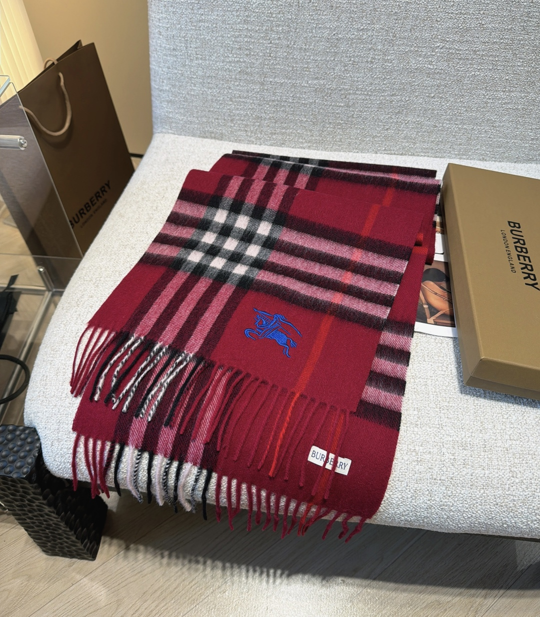 Burberry · 巴宝莉格子围巾❗️好看的要疯掉了，太有型太有魅力了❗️❗️非常斯文时尚的秋冬单品！真的很喜欢，非常