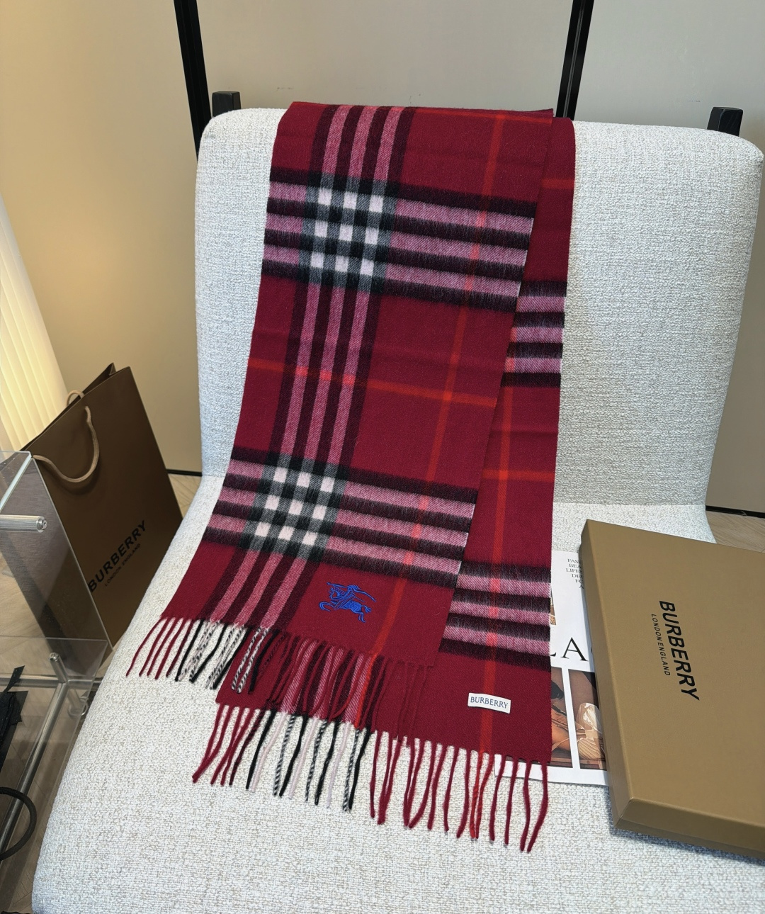 Burberry · 巴宝莉格子围巾❗️好看的要疯掉了，太有型太有魅力了❗️❗️非常斯文时尚的秋冬单品！真的很喜欢，非常
