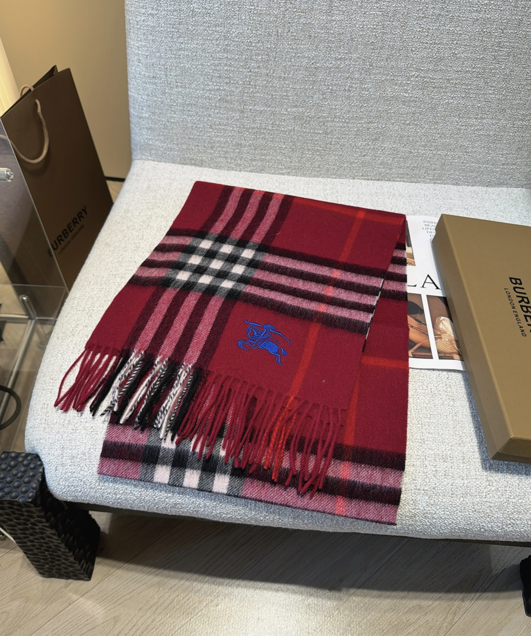 Burberry · 巴宝莉格子围巾❗️好看的要疯掉了，太有型太有魅力了❗️❗️非常斯文时尚的秋冬单品！真的很喜欢，非常