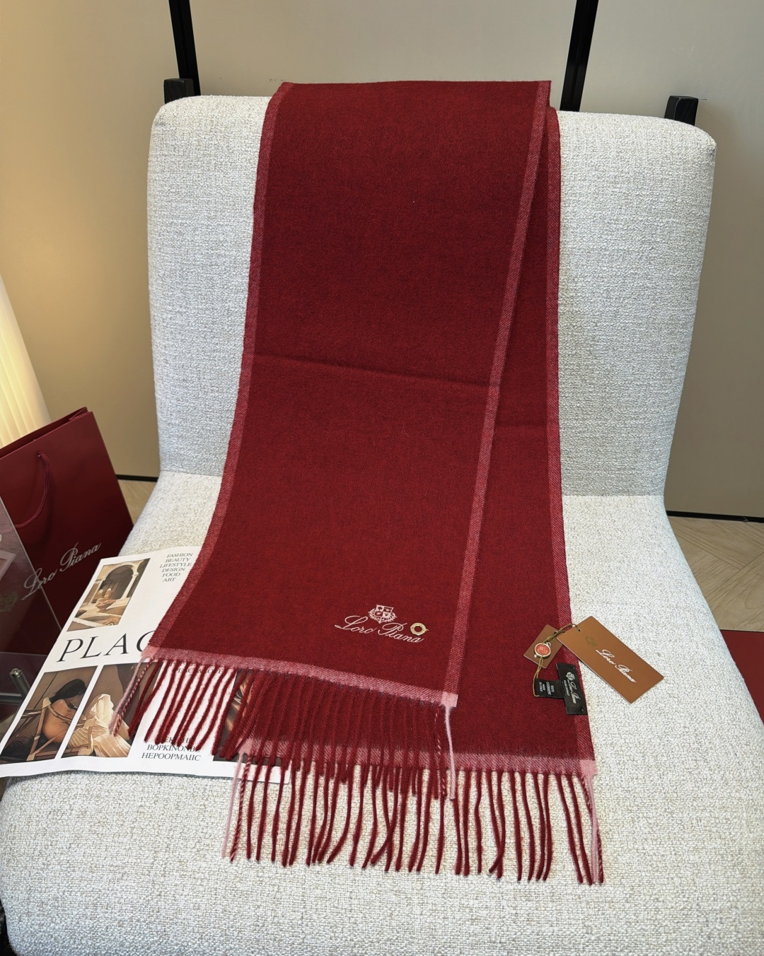 🆕Loro Piana · 【贸易公司尾单，极品山羊绒围巾披肩】送人自留都太高大上了😍重磅上新，爆款爆款，渠道极品硬货～