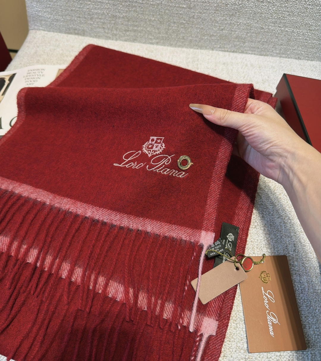 🆕Loro Piana · 【贸易公司尾单，极品山羊绒围巾披肩】送人自留都太高大上了😍重磅上新，爆款爆款，渠道极品硬货～