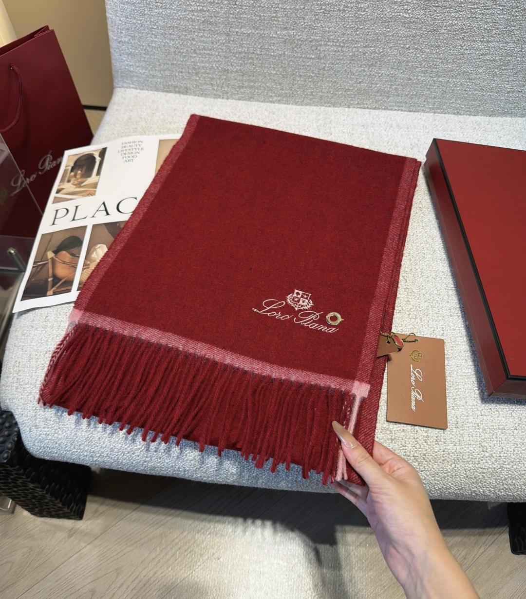 🆕Loro Piana · 【贸易公司尾单，极品山羊绒围巾披肩】送人自留都太高大上了😍重磅上新，爆款爆款，渠道极品硬货～