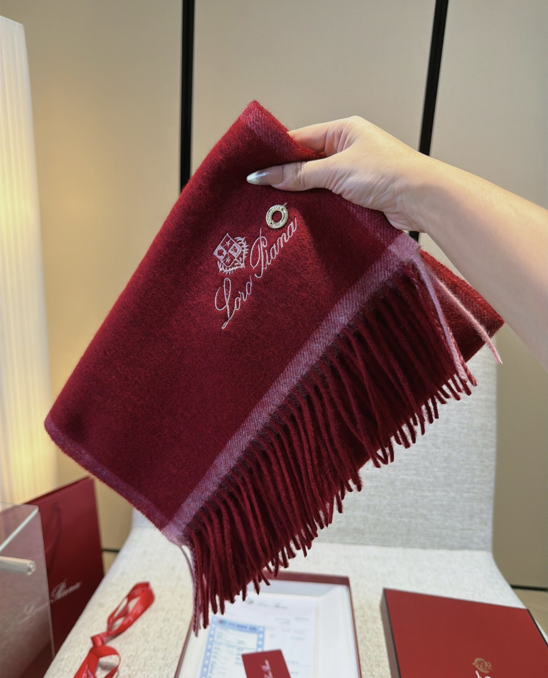 🆕Loro Piana · 【贸易公司尾单，极品山羊绒围巾披肩】送人自留都太高大上了😍重磅上新，爆款爆款，渠道极品硬货～